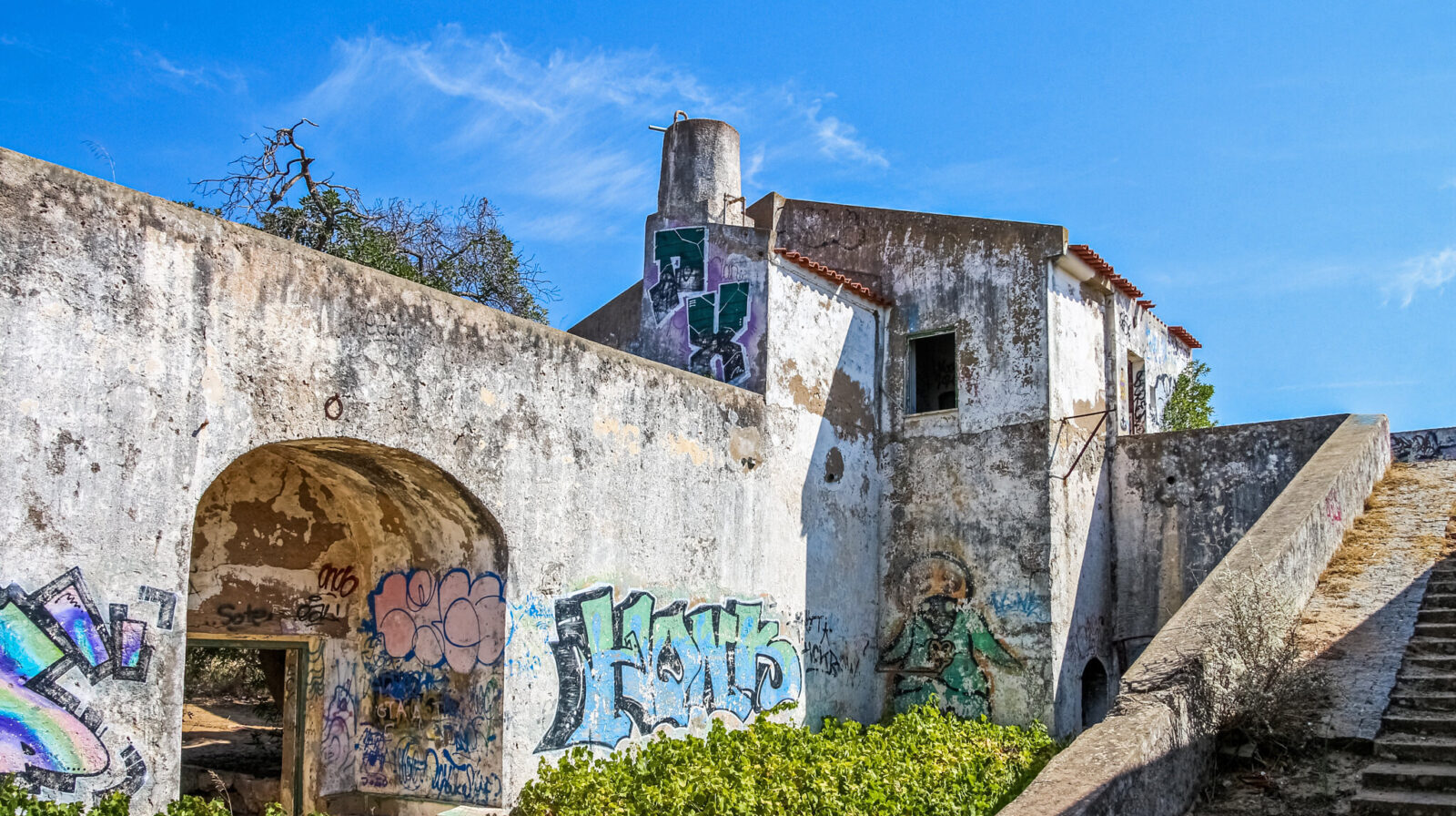 Le fort de Meia Praia en péril : un patrimoine historique en danger
