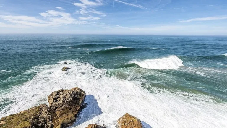 NAZARE BIG WAVES