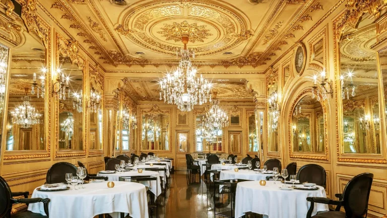 restaurant TAVARES