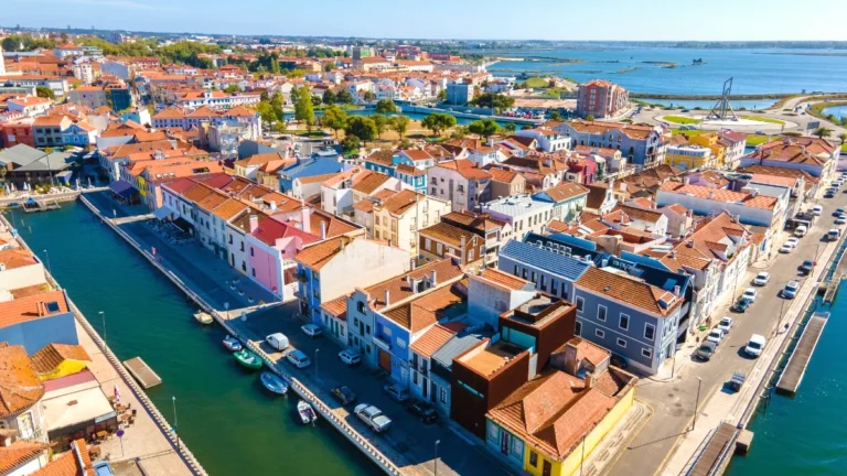 Aveiro veut rétablir sa taxe touristique pour préserver son charme et freiner les excès