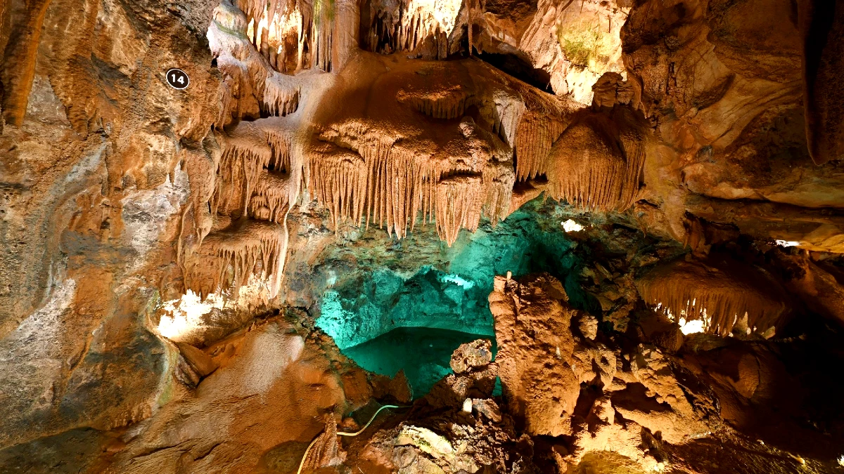 Les grottes de Mira de Aire fascinent par leur monde souterrain