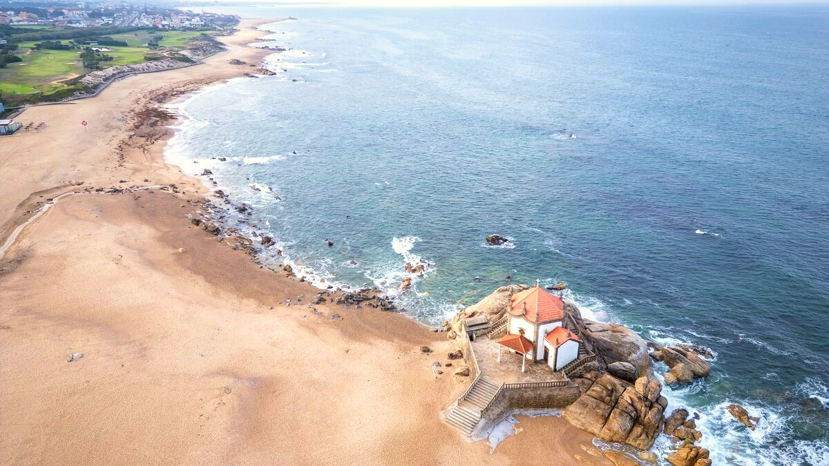 chapelle vue de loin