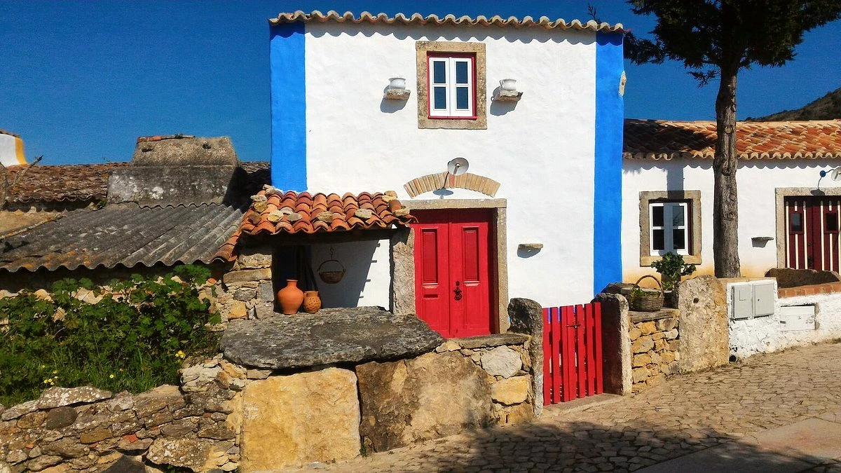 mata pequena village