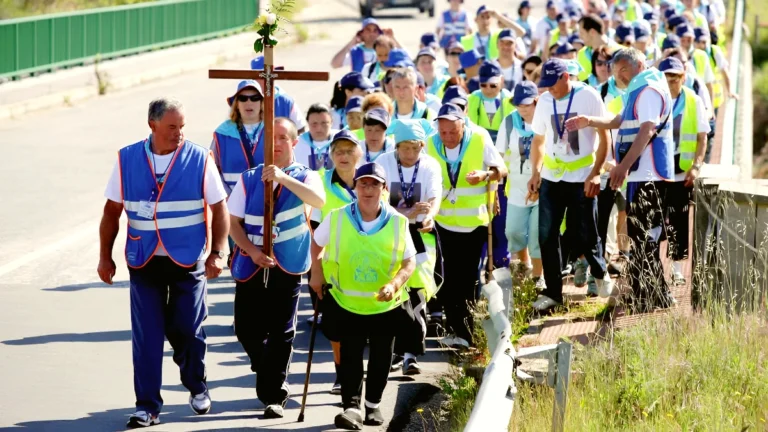 Portugal : des milliers de pèlerins sont déjà en route vers Fátima