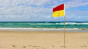 drapeau jaune et rouge