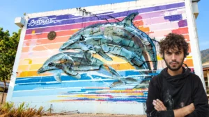 Dauphins recyclés en plein saut Bordalo II